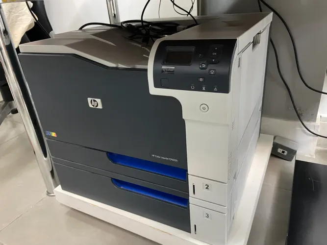 impressora HP Color LaserJet CP5525