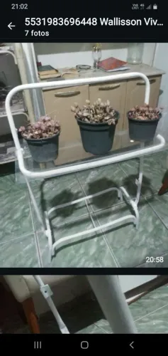 SUPORTE PARA PLANTAS COM VIDRO E TREIS PLANTAS SE QUIZER NAO COLOCAR PESADAS