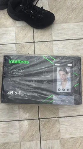 Controlador de acesso, câmera, e fonte intelbras