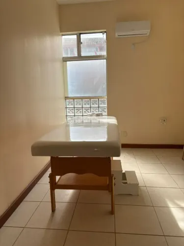Alugo Sala com Maca e Mesa 