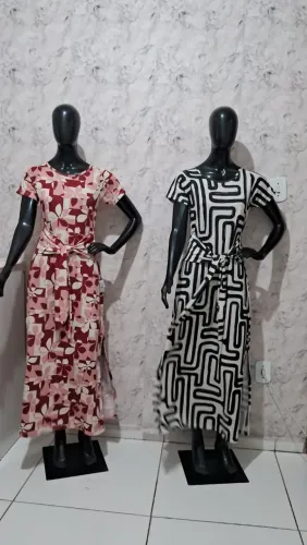 Vendo dois manequins na cor preto, semi novo