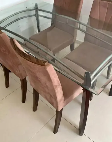 Mesa de Vidro 4 cadeiras usada