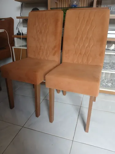 Cadeiras almofadadas 