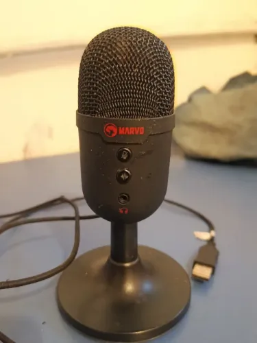 Microfone de mesa Marvo com RGB