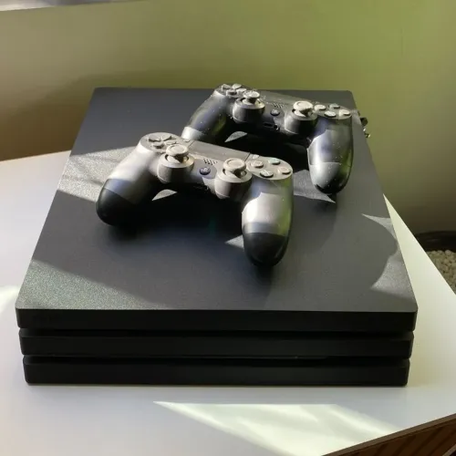 Ps4 PRO 1TB BLACK 2 Controles top com 4 jogos impecável ACEITO TROCAS