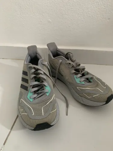 Tênis adidas