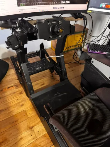 Kit Sim Racing: Moza R9 V3 + Aro KS + Pedais SR-P + Cockpit Chassi 4.0 + Banco Corsa