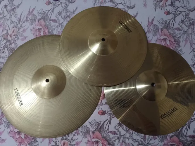 Vende-se Kit de Pratos de Bateria