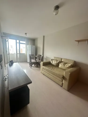 Apartamento mobiliado com garagem no centro 