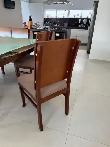 Mesa e cadeiras