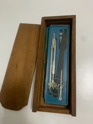 Compasso Kern Swiss Vintage de Precisão - Completo com Estojo