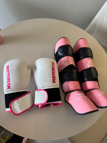 KIT LUTA FEMININO - LUVA E CANELEIRA