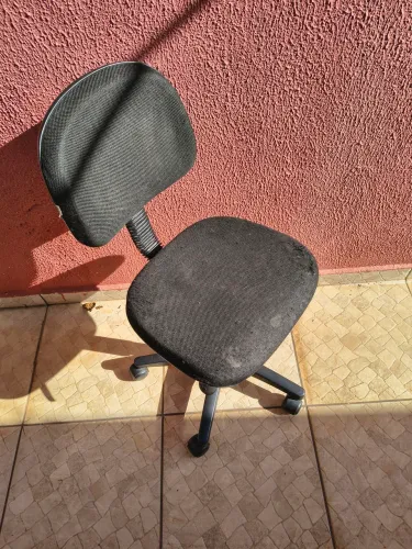 Cadeira de escritório simples