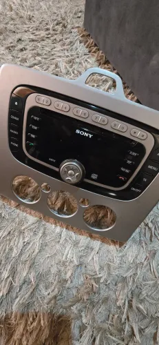 Rádio Sony Focus com moldura