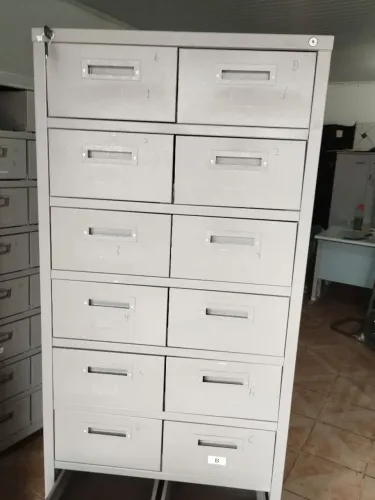 Armários de aço com gavetas multiuso