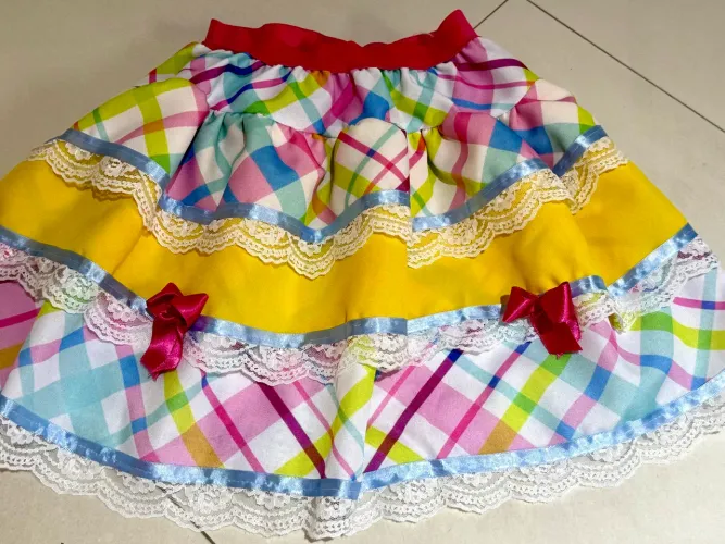 Saia Junina Seminova - Colorida com Babados e Renda?