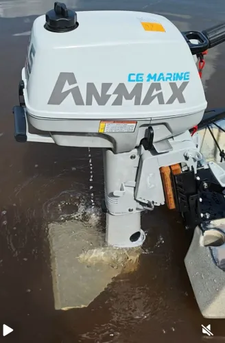 Vendo motor anmax 3.5 HP está novinho menos de 4 horas de uso