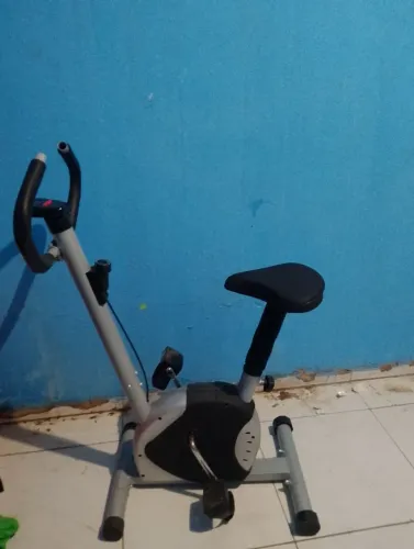 Bicicleta ergométrica semi nova em ótimo Estado ?
