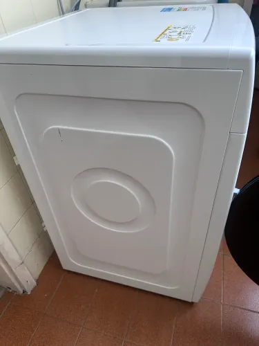 Máquina de lavar e secar roupa semi nova