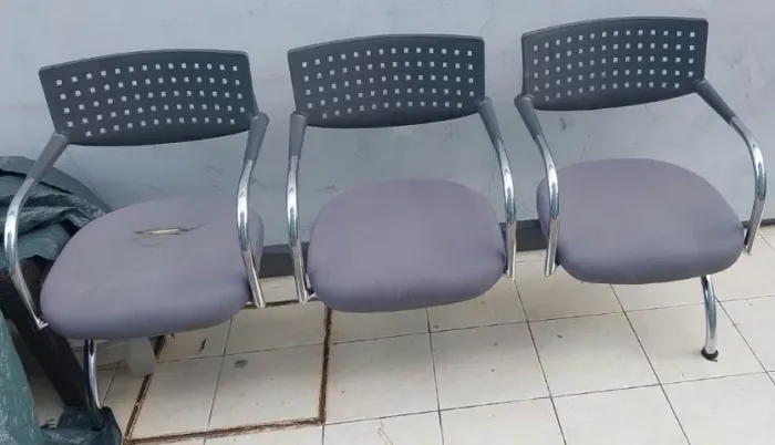 Cadeira poltrona banco com 3 lugares 200 reais