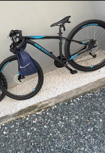 Bicicleta aro 29 semi nova(nota-fiscal) com capacete