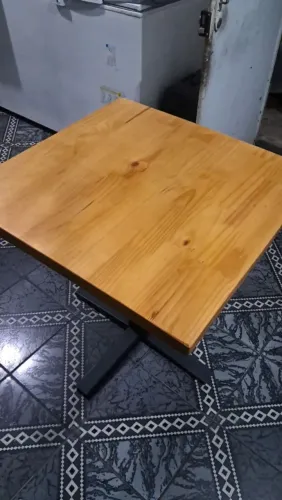 Mesa madeira 70x70 com pés de ferro industrial