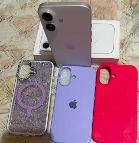 Iphone 16 normal branco bateria 100% com 22 ciclos , 128gb.