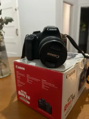 Canon Eos Rebel T6 com Lente e memória - Câmera Pouco usada