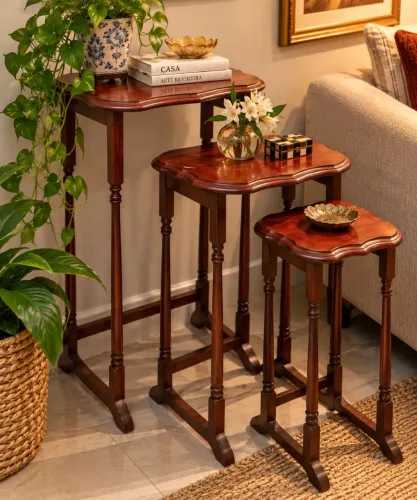 Trio de Mesas Ninho Vintage em Madeira - Elegância e Charme