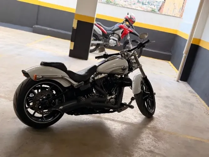 Harley Davidson Breakout (URGENTE)