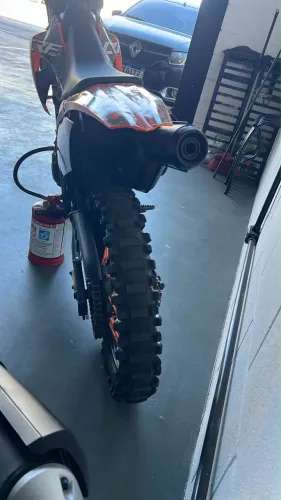 Moto de trilha muito boa zerada