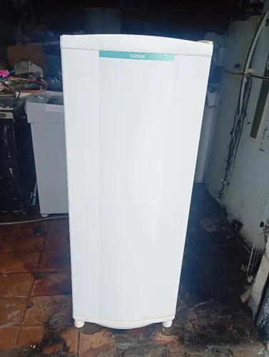 Vende se geladeira Consul com garantia de três meses aceito cartão