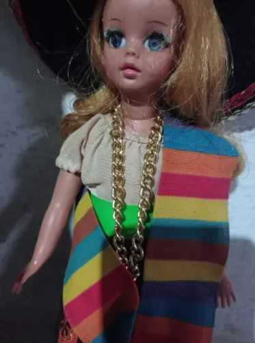 Boneca antiga Susi faz pose mexicana toda original anos 70 da Estrela