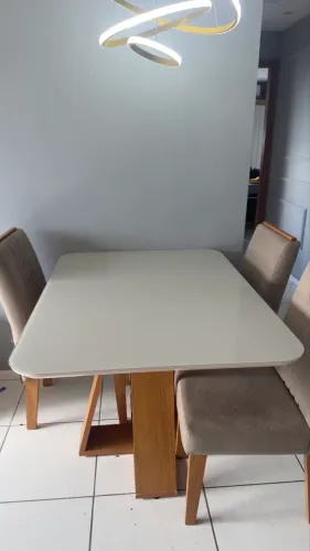 Mesa com 4 cadeiras