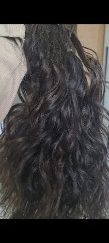 Cabelo castanho ondulado