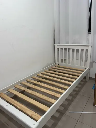 Cama solteiro branca