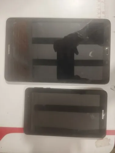 Vendo duas tablet para retirar peças