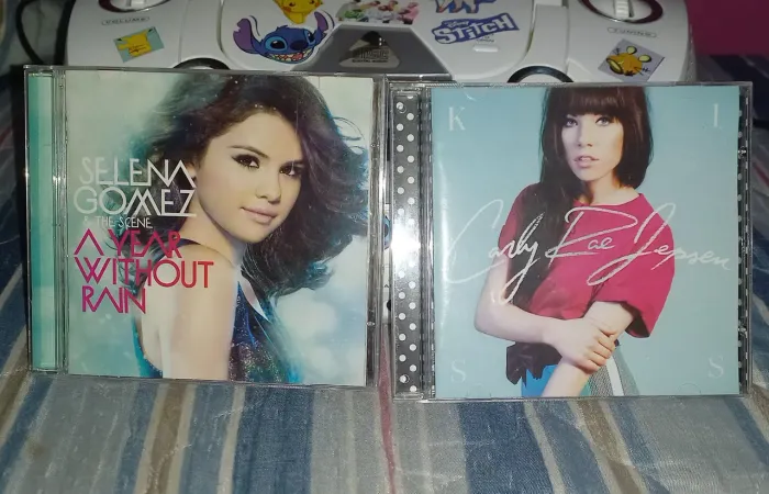 Selena Gomez +Carly Rae Jepsen