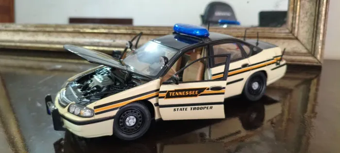 Maisto Chevrolet Impala Tennessee Police 1/18 EXCELENTE ESTADO