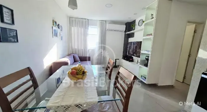 ÓTIMO APARTAMENTO DE 2 QUARTOS AO LADO DO COMERCIO E CONDUÇÃO