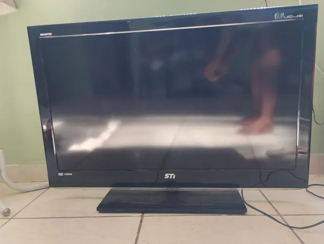TV QUEBRADO STI 43