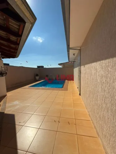 CASA A VENDA CONDOMINIO QUINTA RANIERI GREEN - 3 QUARTOS SENDO 2 SUITES - COM PISCINA - BA