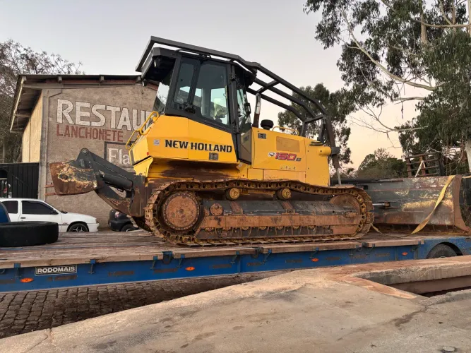 Trator de esteira New holland D150B ano 2013