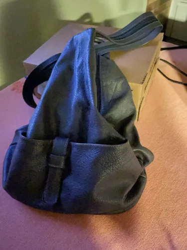 Bolsa em couro/ mochila -Marrom escuro.