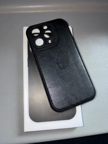 Capinha iPhone 15 Pro couro