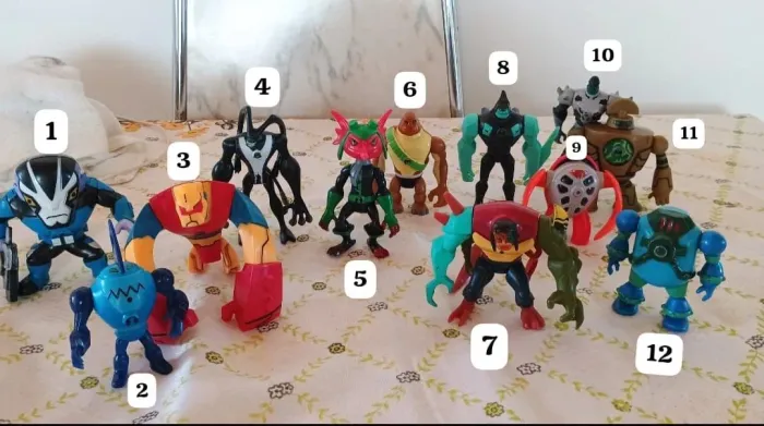 Bonecos Ben 10 colecionáveis 2006