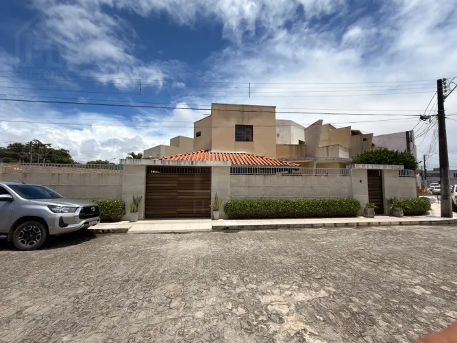 CASA COM 3 QUARTOS, 2 SUÍTES E AMPLA ÁREA EXTERNA NO CONDOMÍNIO MONTE VERDE, ANTARES