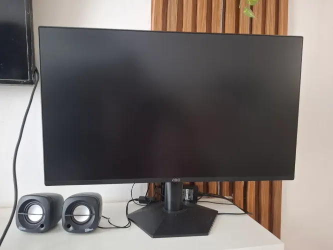Vendo Monitor Agon AOC 27G50F