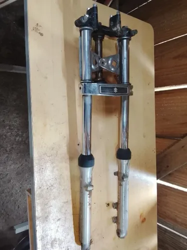 Bengala completa com mesa superior da Suziku Intruder 125