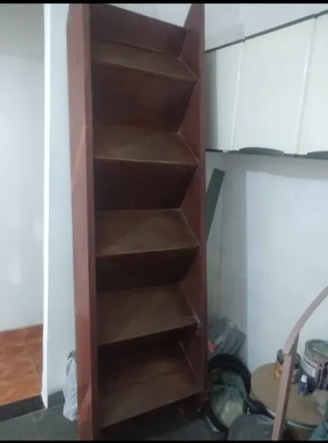 Escada de madeira maciça